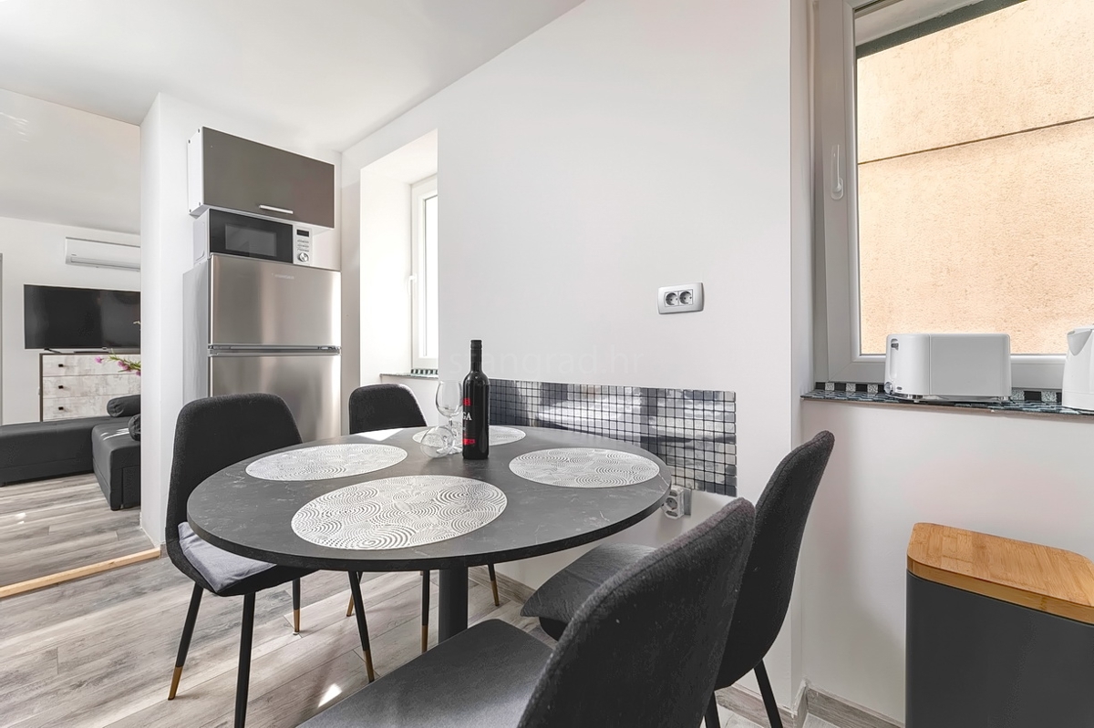 Punat, kamnita hiša z dvema studio apartmajema v bližini morja!