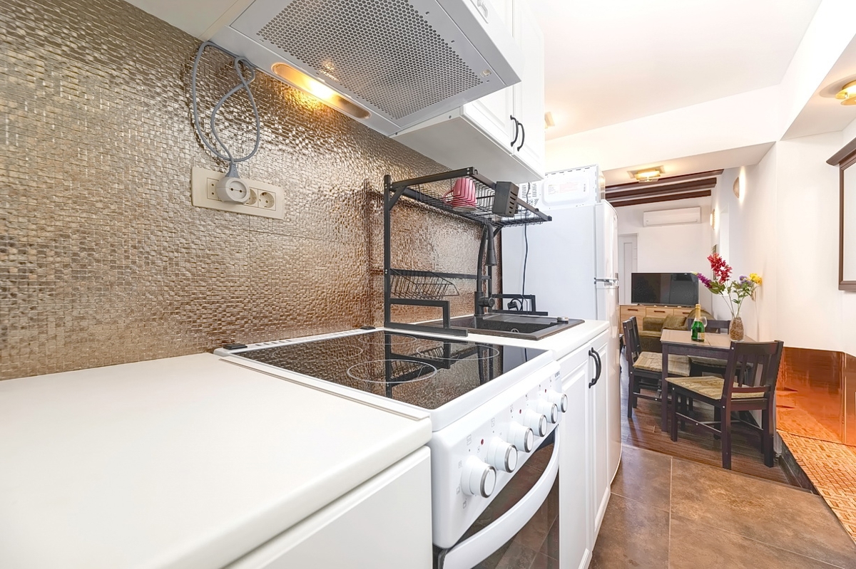 Punat, kamnita hiša z dvema studio apartmajema v bližini morja!