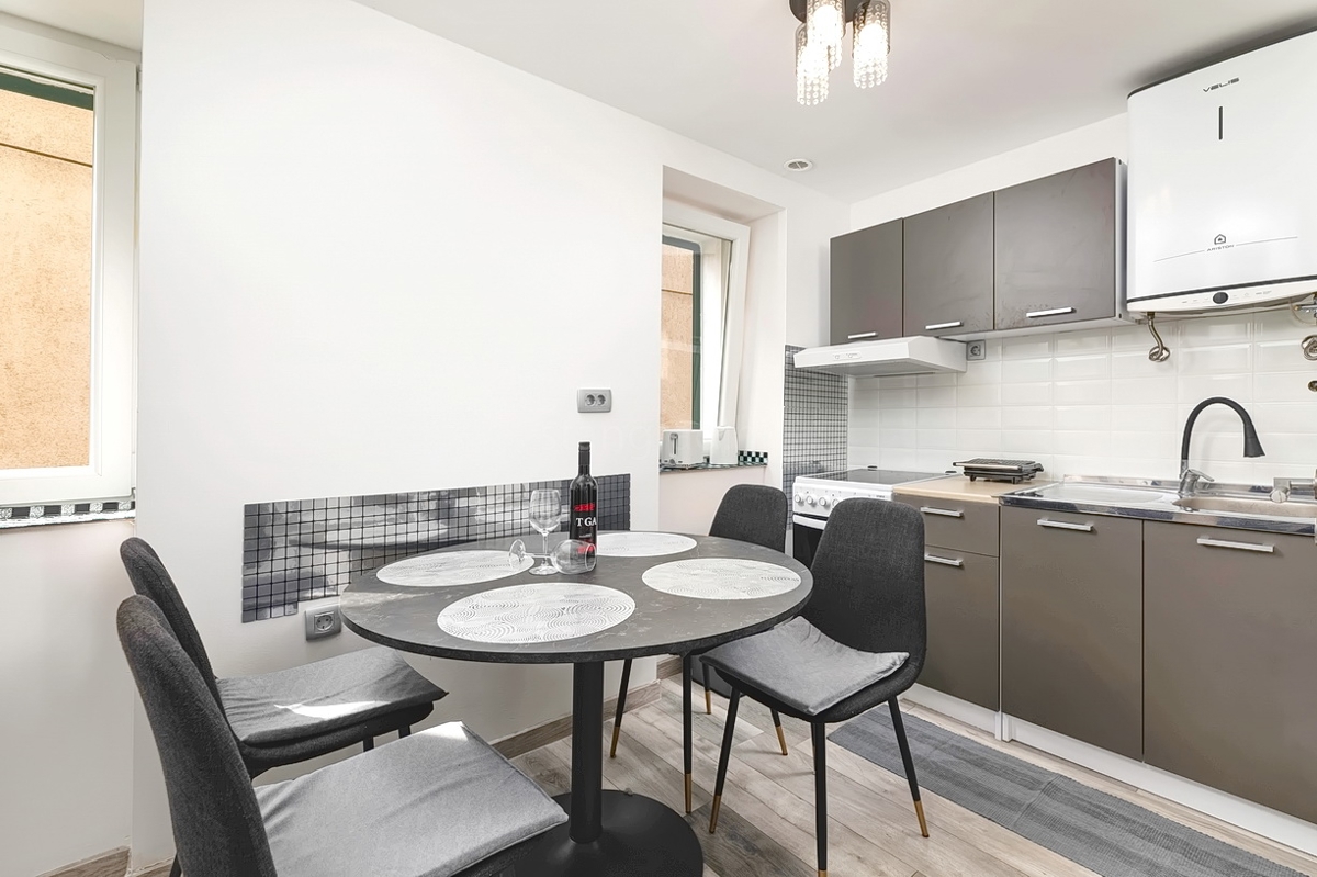 Punat, kamnita hiša z dvema studio apartmajema v bližini morja!