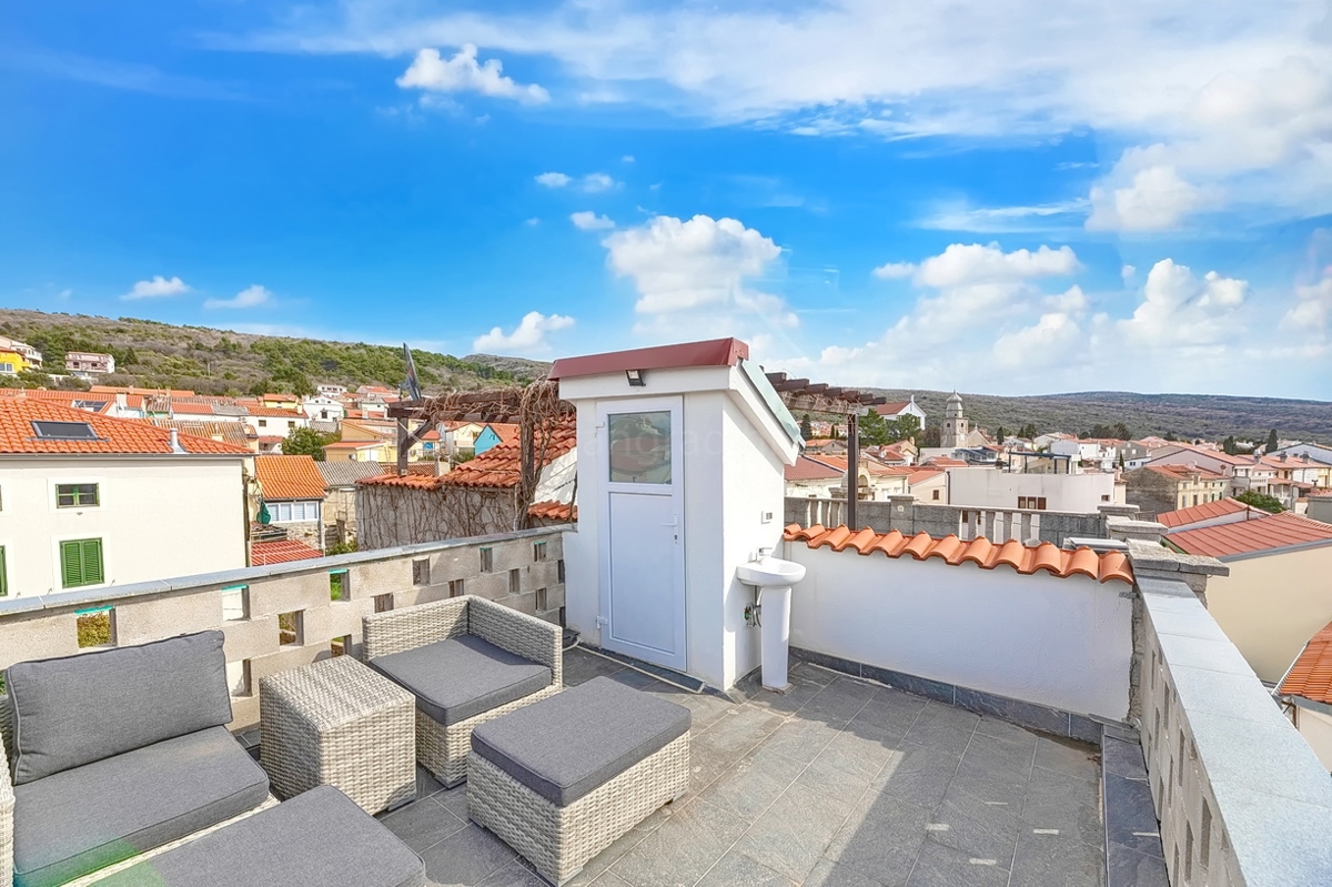 Punat, kamnita hiša z dvema studio apartmajema v bližini morja!