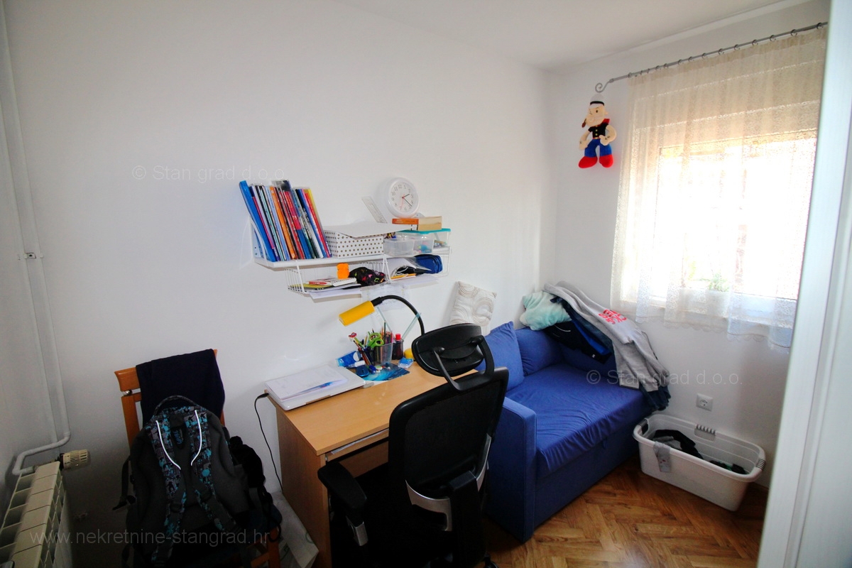 Malinska, popolnoma prenovljen in opremljen dvoetažni apartma s pogledom na morje
