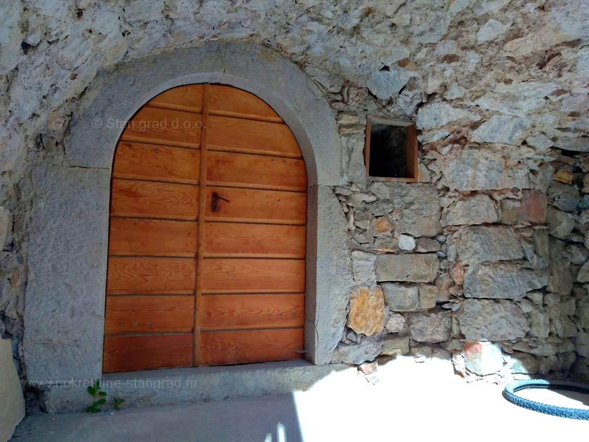 Baška, okolica, 2 kamniti hiši v nizu, PRODAMO!