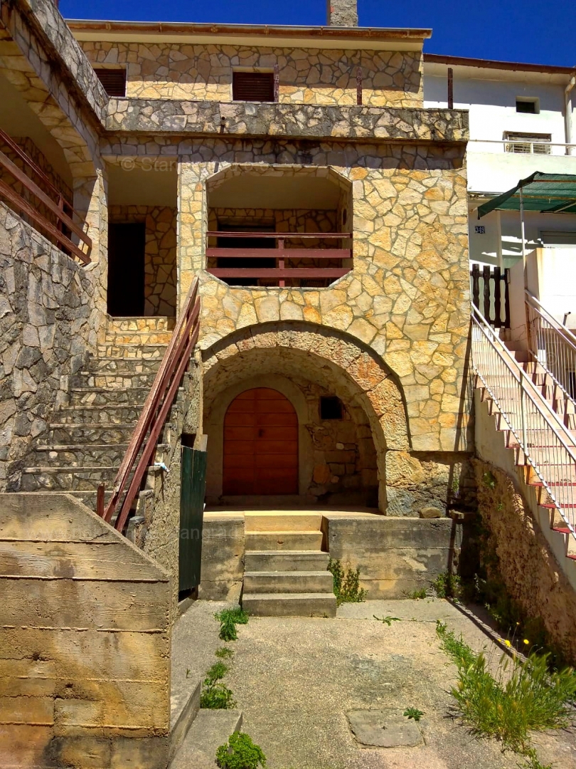 Baška, okolica, 2 kamniti hiši v nizu, PRODAMO!