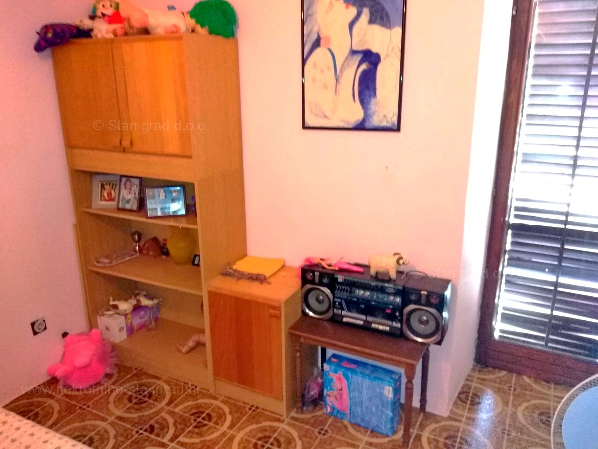 Baška, okolica, 2 kamniti hiši v nizu, PRODAMO!