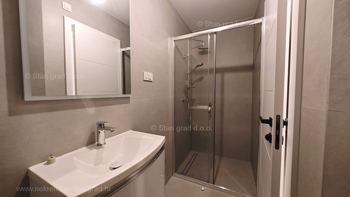 Malinska, prodaja, moderni apartmaji z bazenom in pogledom na morje!
