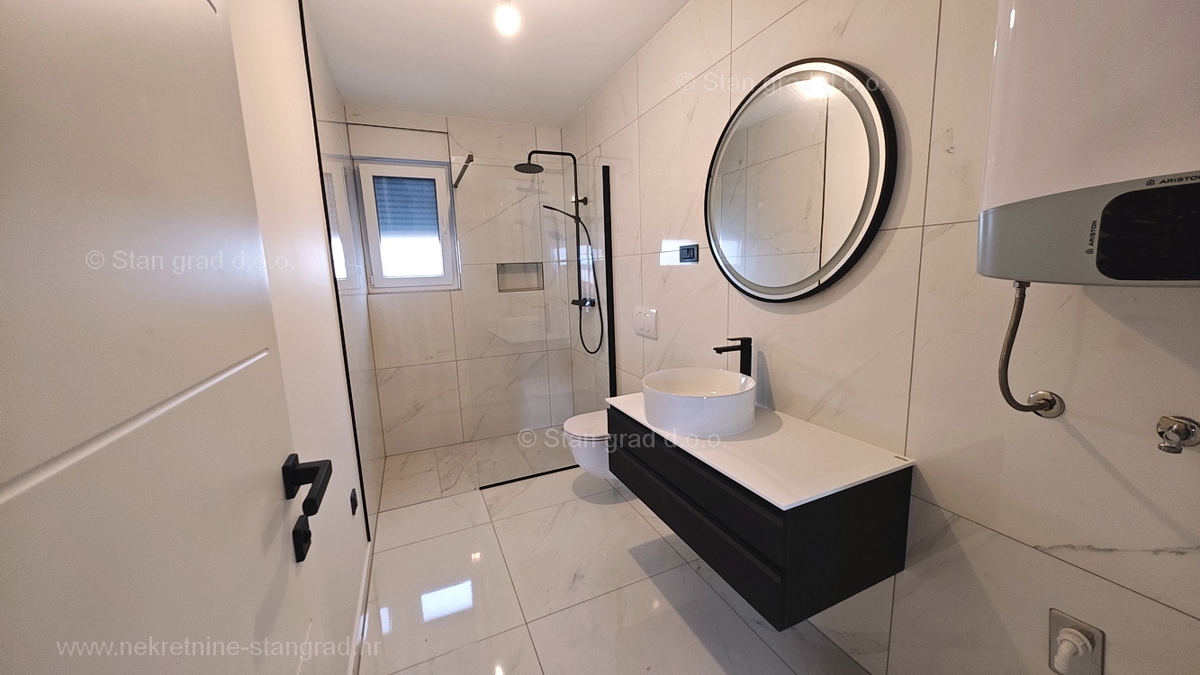 Malinska, prodaja, moderni apartmaji z bazenom in pogledom na morje!