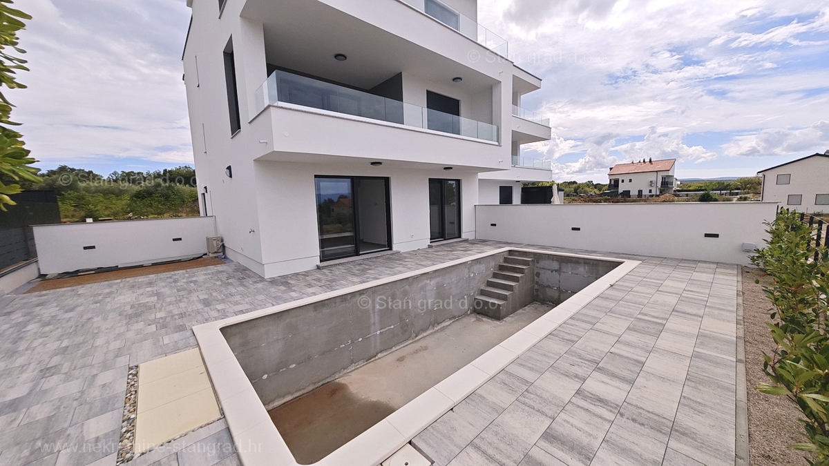 Malinska, prodaja, moderni apartmaji z bazenom in pogledom na morje!