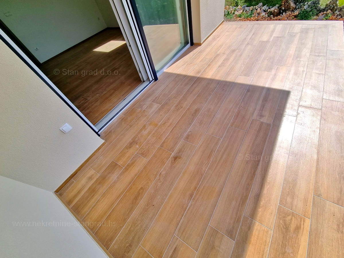 Otok Krk, Malinska, apartma v prvem nadstropju v novogradnji, prodaja!