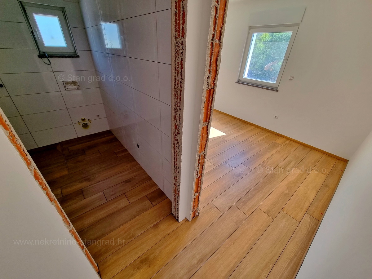Otok Krk, Malinska, apartma v prvem nadstropju v novogradnji, prodaja!