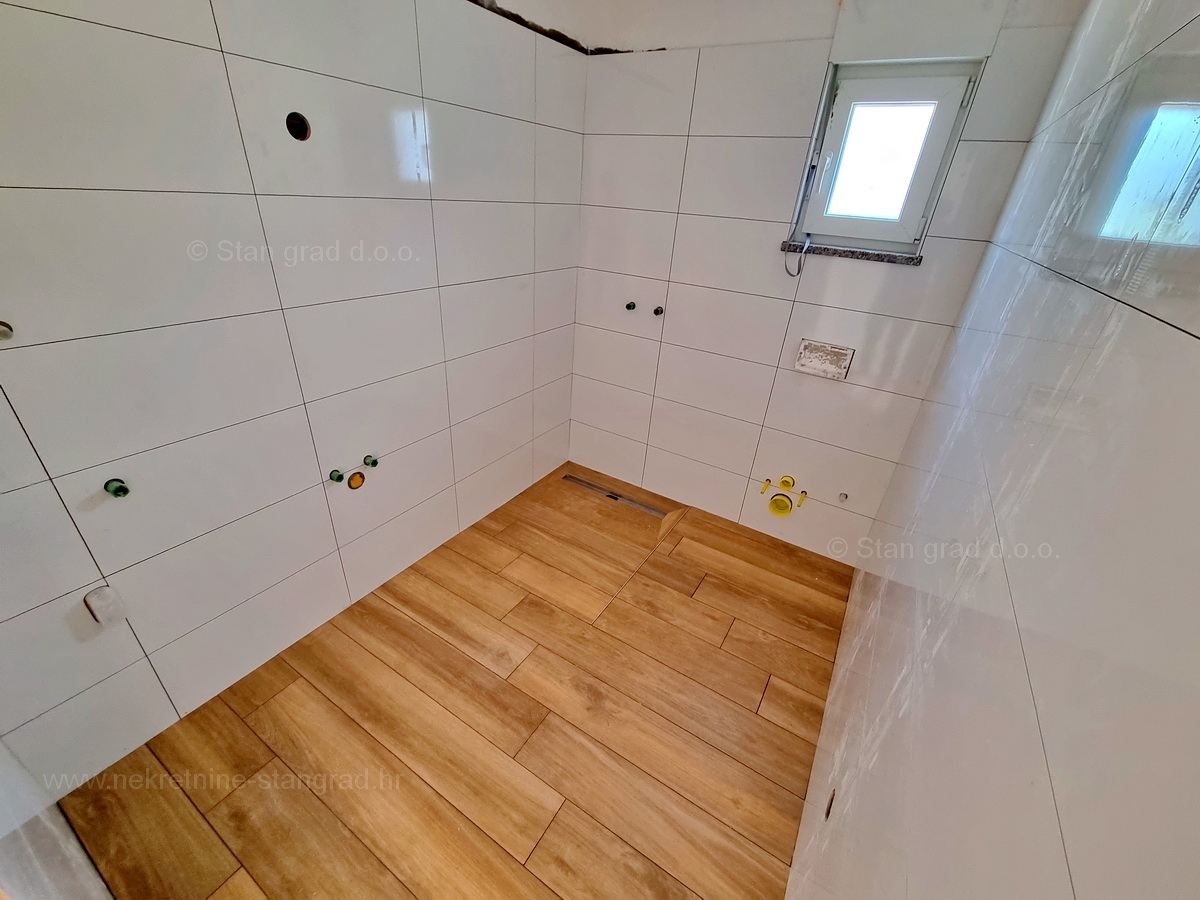 Otok Krk, Malinska, apartma v prvem nadstropju v novogradnji, prodaja!