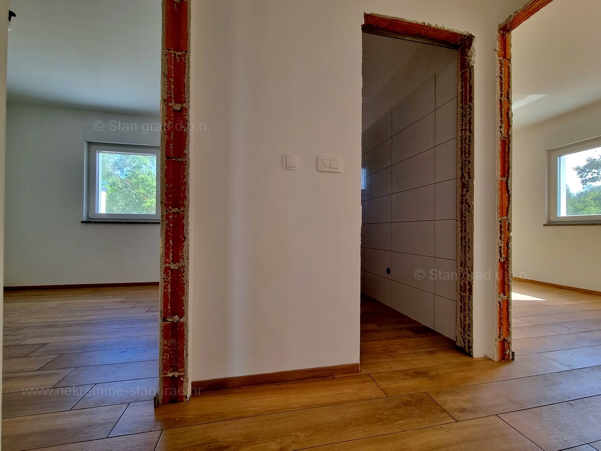 Otok Krk, Malinska, apartma v prvem nadstropju v novogradnji, prodaja!