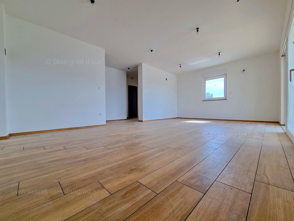 Otok Krk, Malinska, apartma v prvem nadstropju v novogradnji, prodaja!