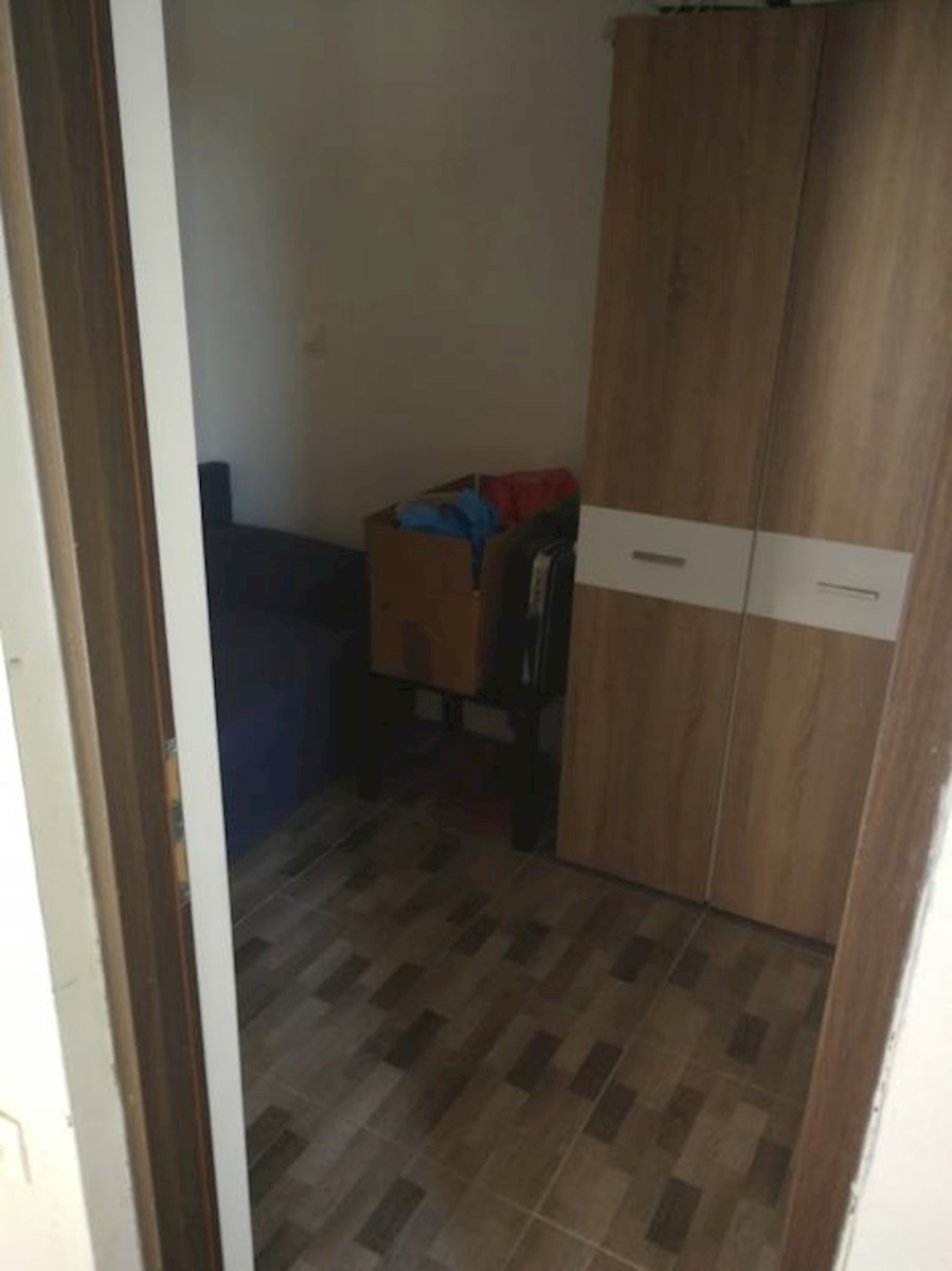  Šišan, istrska hiša s 3 stanovanjskimi enotami