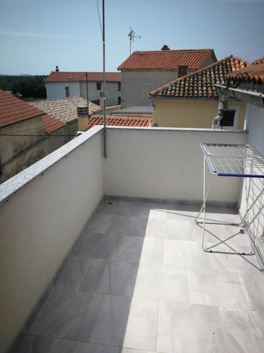  Šišan, istrska hiša s 3 stanovanjskimi enotami