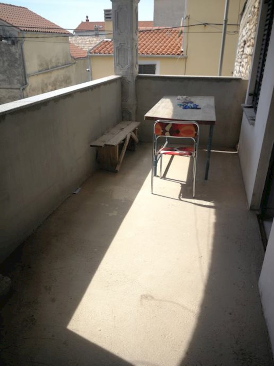  Šišan, istrska hiša s 3 stanovanjskimi enotami