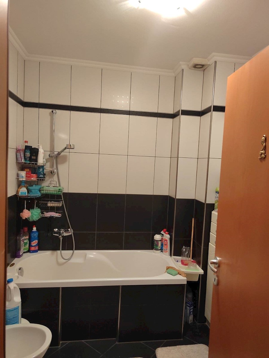 Dvosobno stanovanje v Puli, 64m2