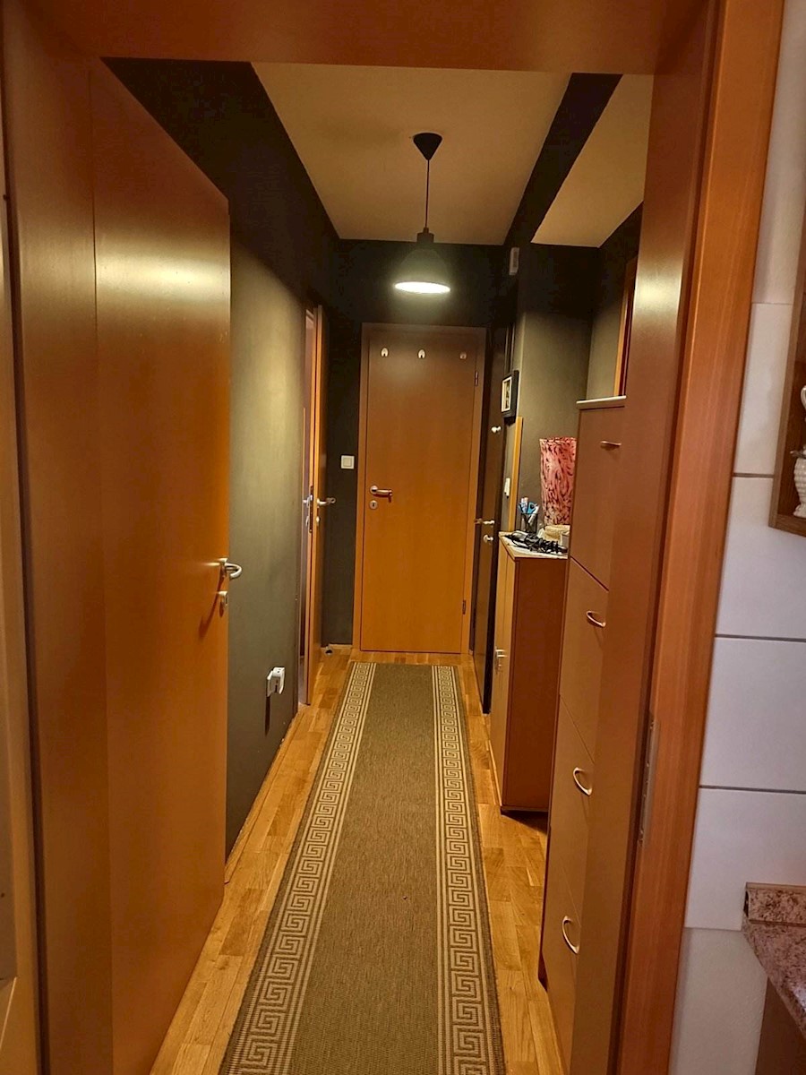 Dvosobno stanovanje v Puli, 64m2