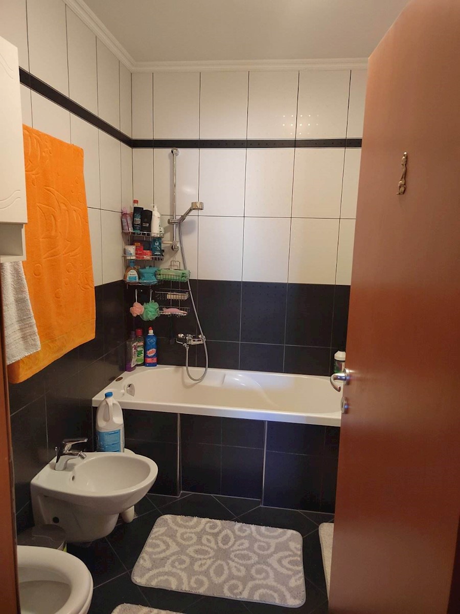 Dvosobno stanovanje v Puli, 64m2