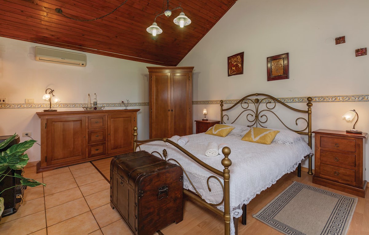 Vila pri Marčani, 300m2