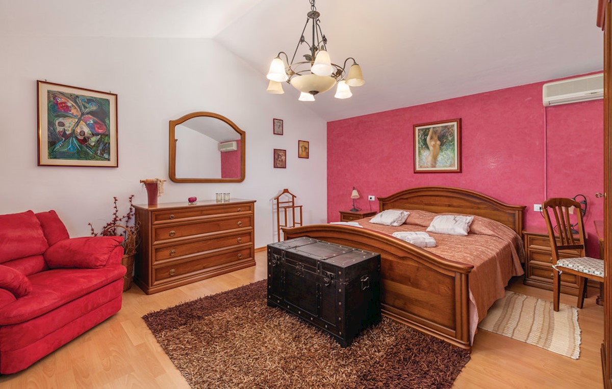 Vila pri Marčani, 300m2