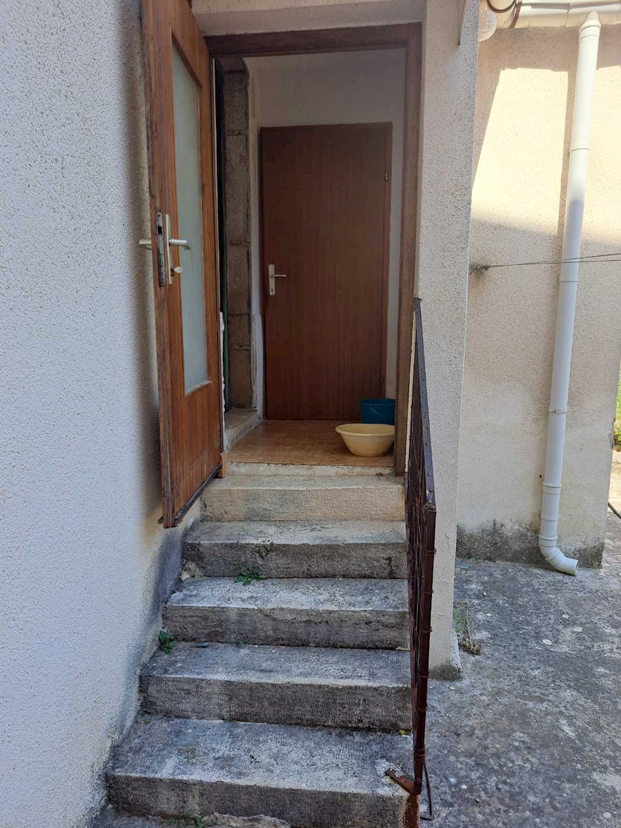 Hiša 120m2 + klet 60m2