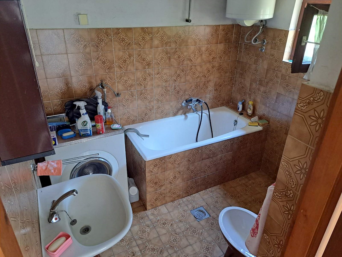 Hiša 120m2 + klet 60m2