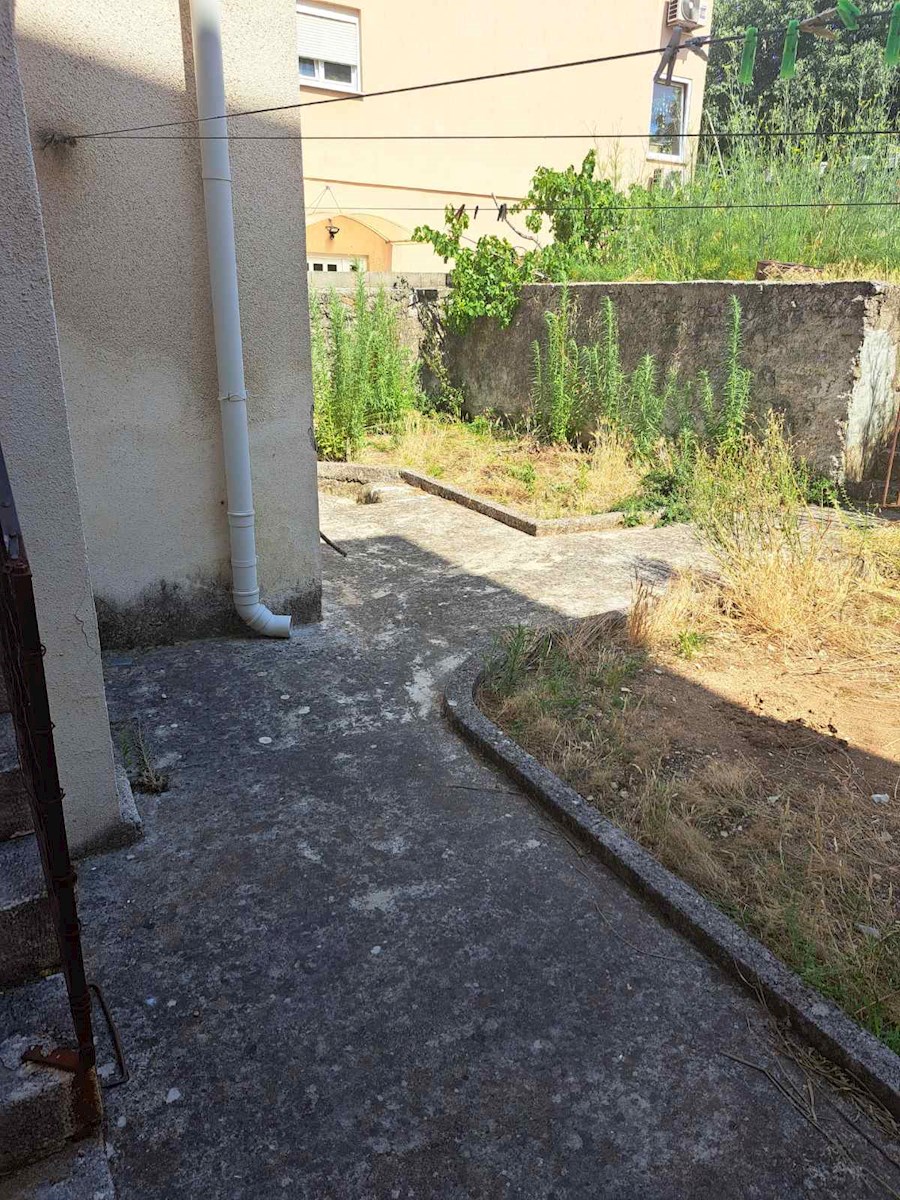 Hiša 120m2 + klet 60m2