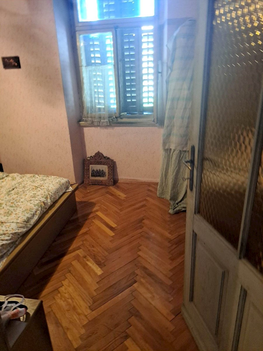 Hiša 120m2 + klet 60m2