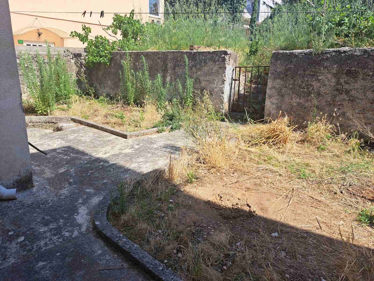 Hiša 120m2 + klet 60m2