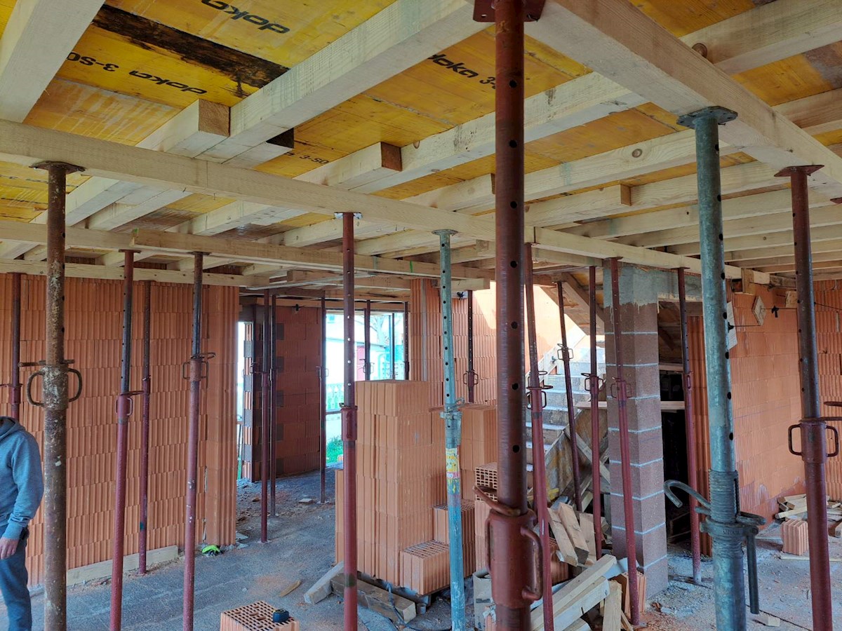 Vila v bližini Pule, 200m2, v gradnji