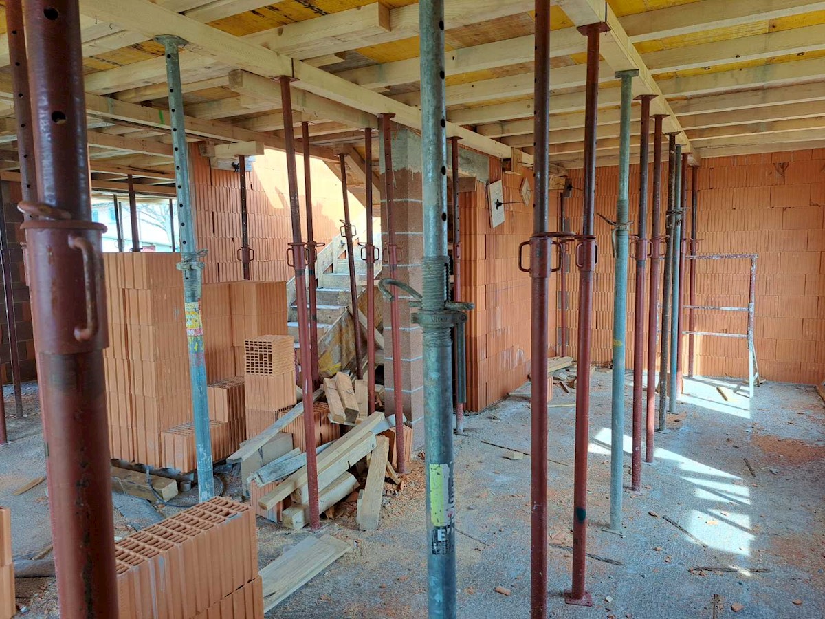 Vila v bližini Pule, 200m2, v gradnji
