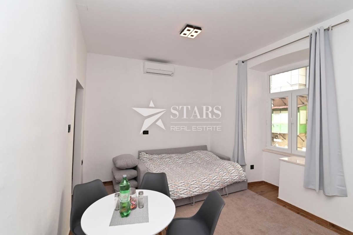 RIJEKA – CENTER, Prenovljeno stanovanje , 2 sobi + dnevni prostor, balkon