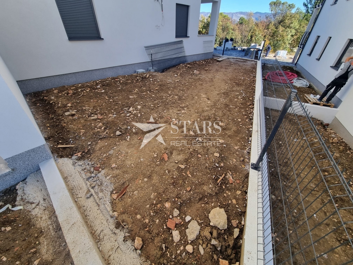 Otok Krk, Čižići, dvosobni apartma z dnevno sobo v novogradnji