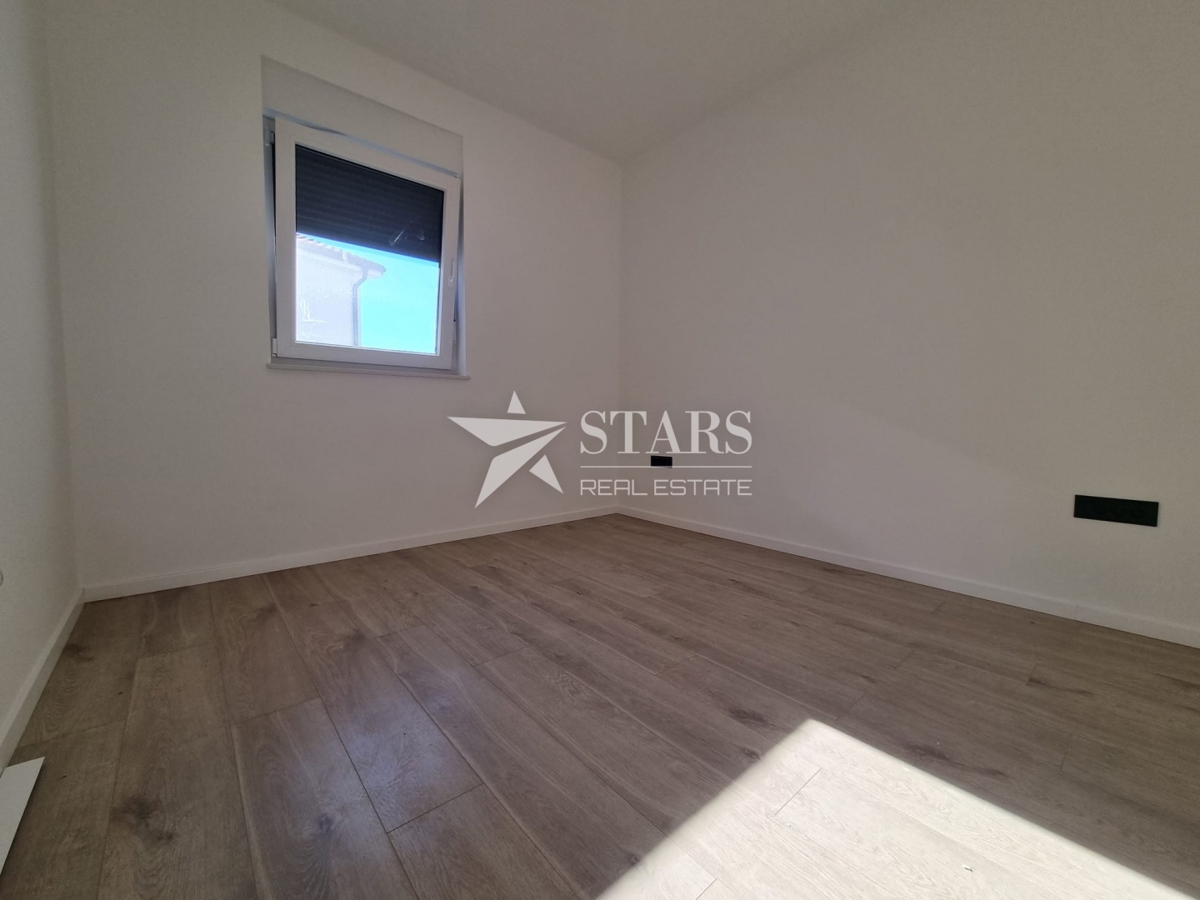 Otok Krk, Čižići, dvosobni apartma z dnevno sobo v novogradnji