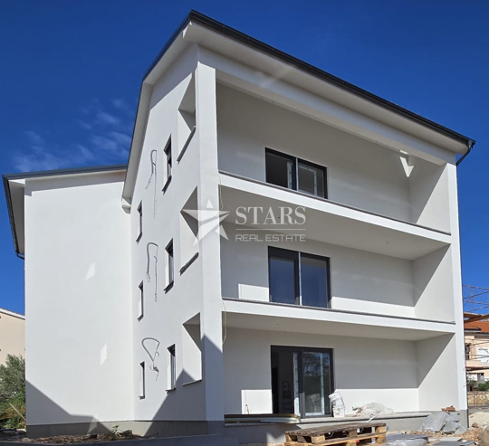 Otok Krk, Čižići, dvosobni apartma z dnevno sobo v novogradnji