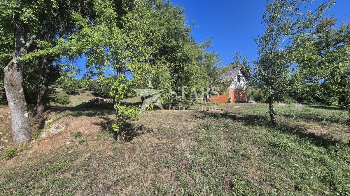 Duga Resa, Zvečaj – Stavbno zemljišče v mirnem okolju, 809 m²