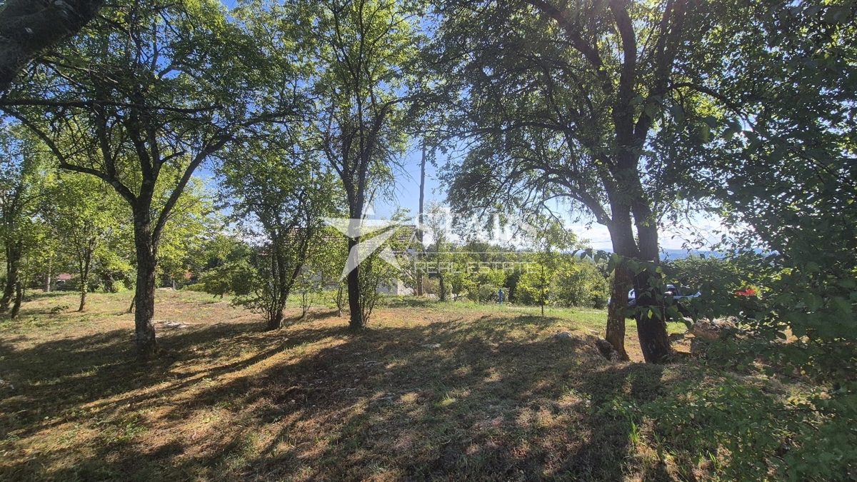Duga Resa, Zvečaj – Stavbno zemljišče v mirnem okolju, 809 m²
