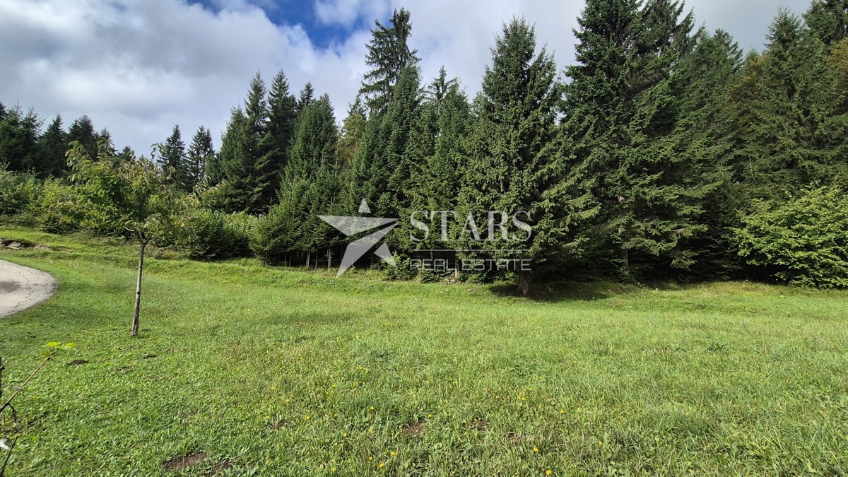 Gorski kotar, Tršće – Zazidljivo zemljišče 1.000 m² z glavnim projektom