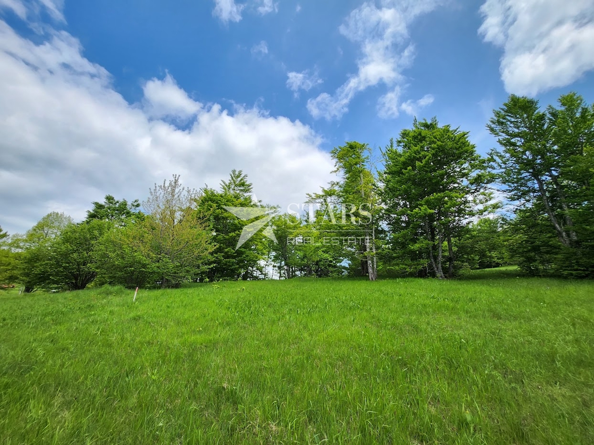 Gorski Kotar, Stari Laz – Građevinsko zemljišče za dva objekta na hribu