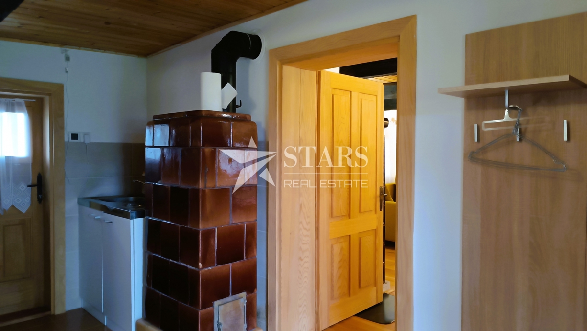 Josipdol - Two wooden houses with 4 apartments on a large plot of land