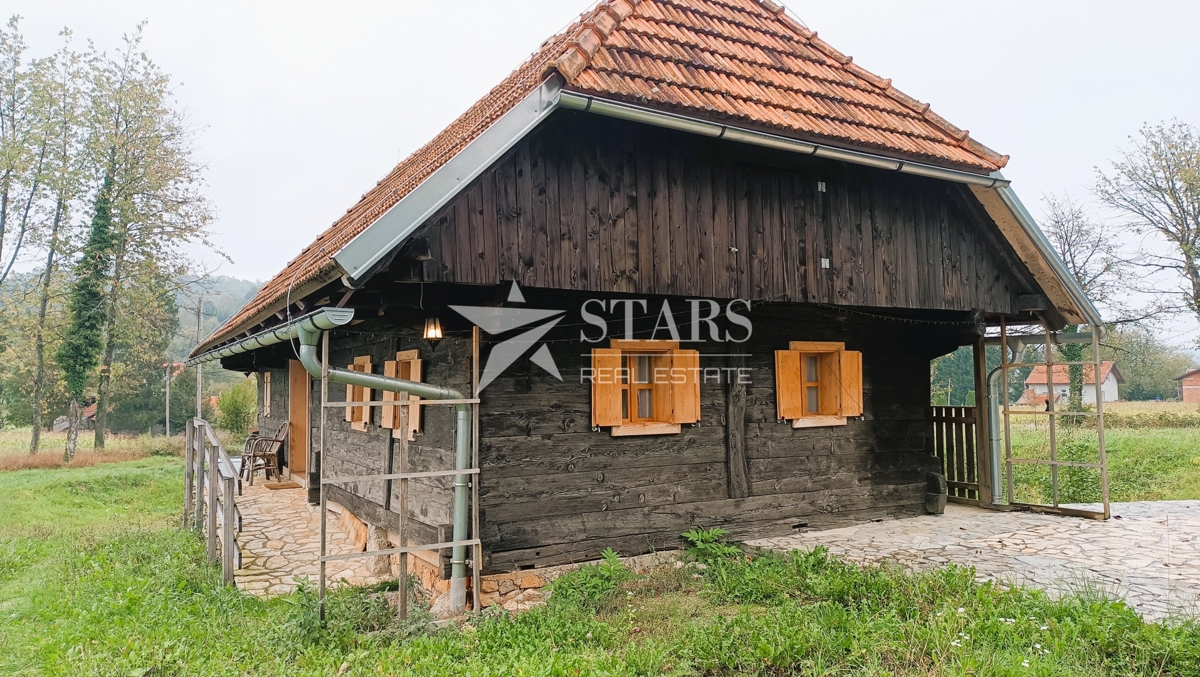 Josipdol - Two wooden houses with 4 apartments on a large plot of land