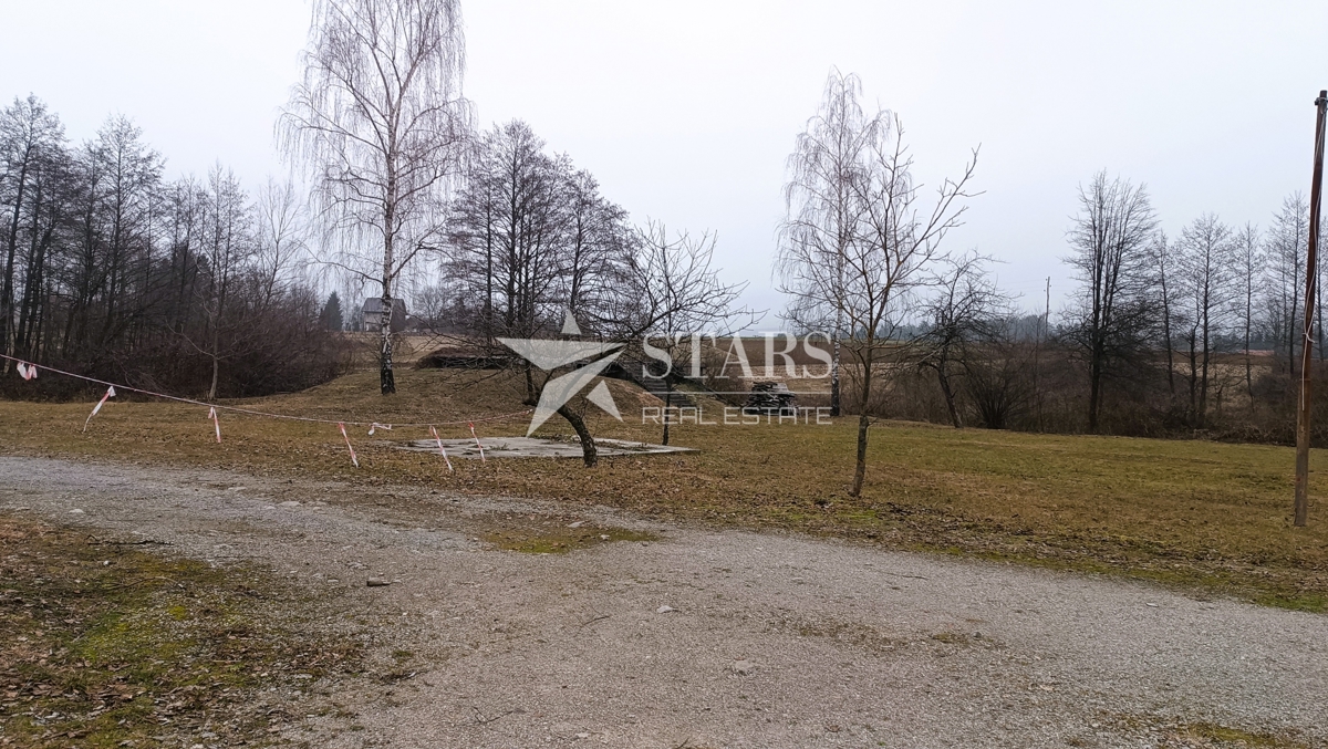 Josipdol - Stanovanjsko-poslovna nepremičnina z zazidljivim zemljiščem ( 9 429 m2 ) 