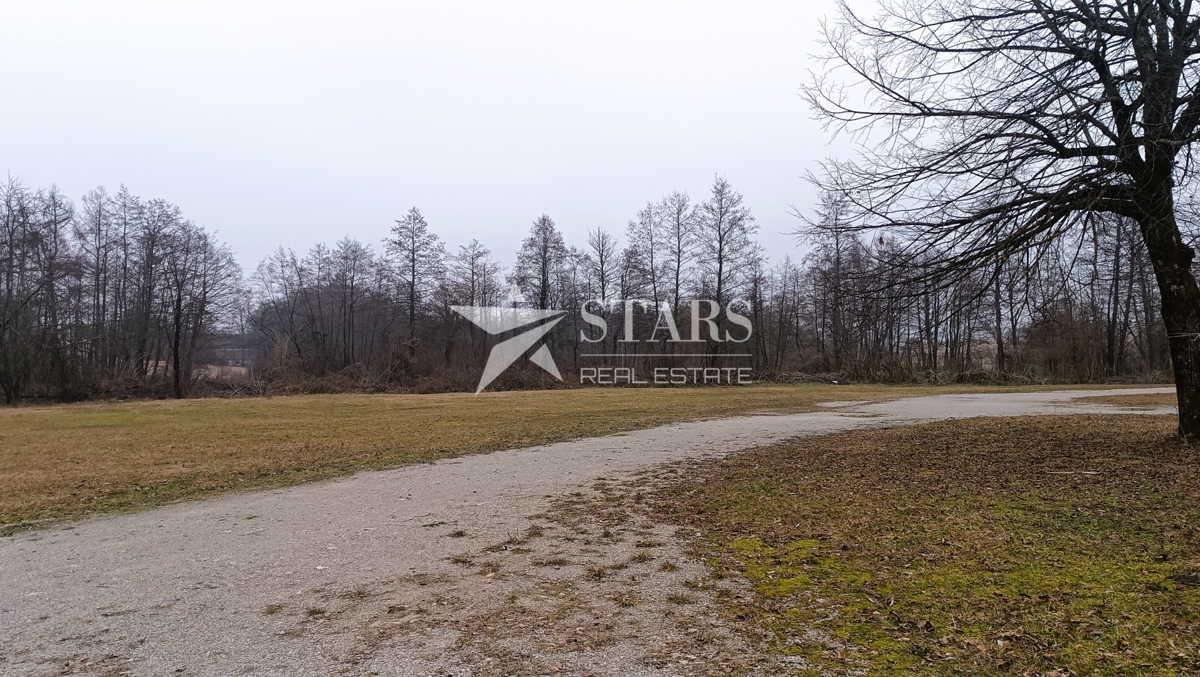 Josipdol - Stanovanjsko-poslovna nepremičnina z zazidljivim zemljiščem ( 9 429 m2 ) 