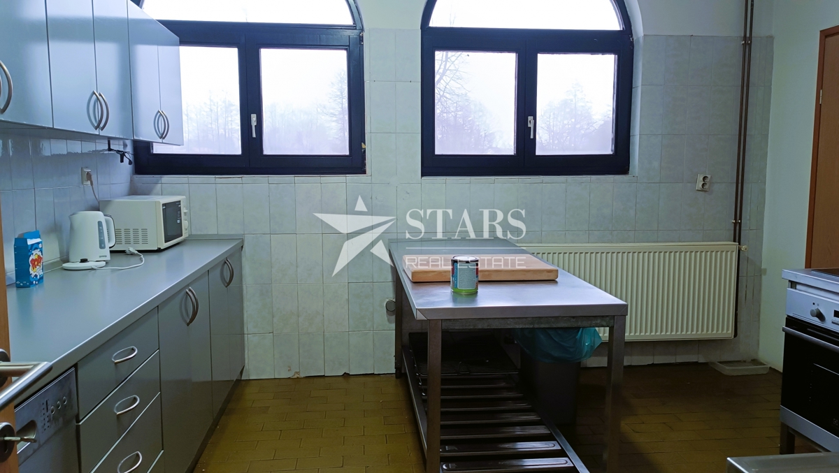 Josipdol - Stanovanjsko-poslovna nepremičnina z zazidljivim zemljiščem ( 9 429 m2 ) 