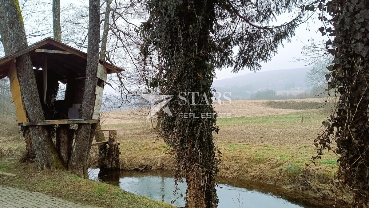 Josipdol - Stanovanjsko-poslovna nepremičnina z zazidljivim zemljiščem ( 9 429 m2 ) 