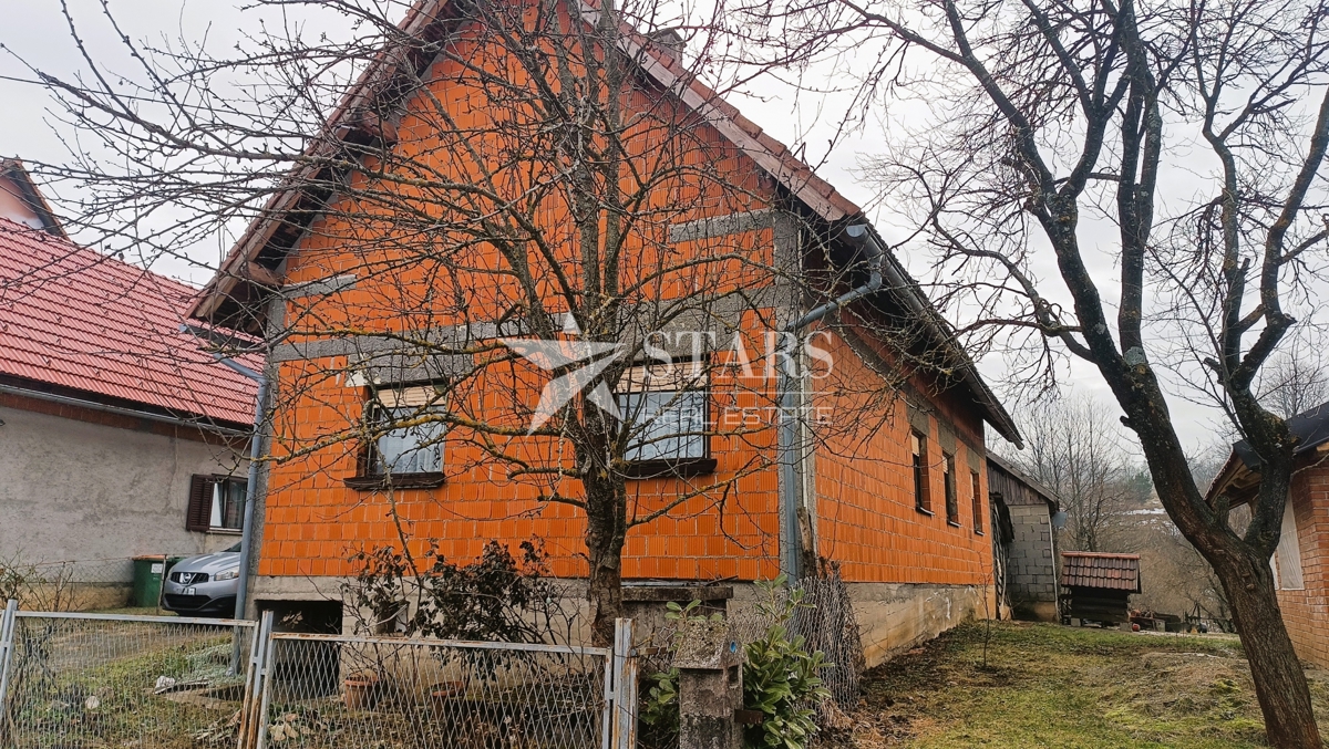 Saborsko - Hiša v centru 75 m2, dom za družino in investicijska priložnost