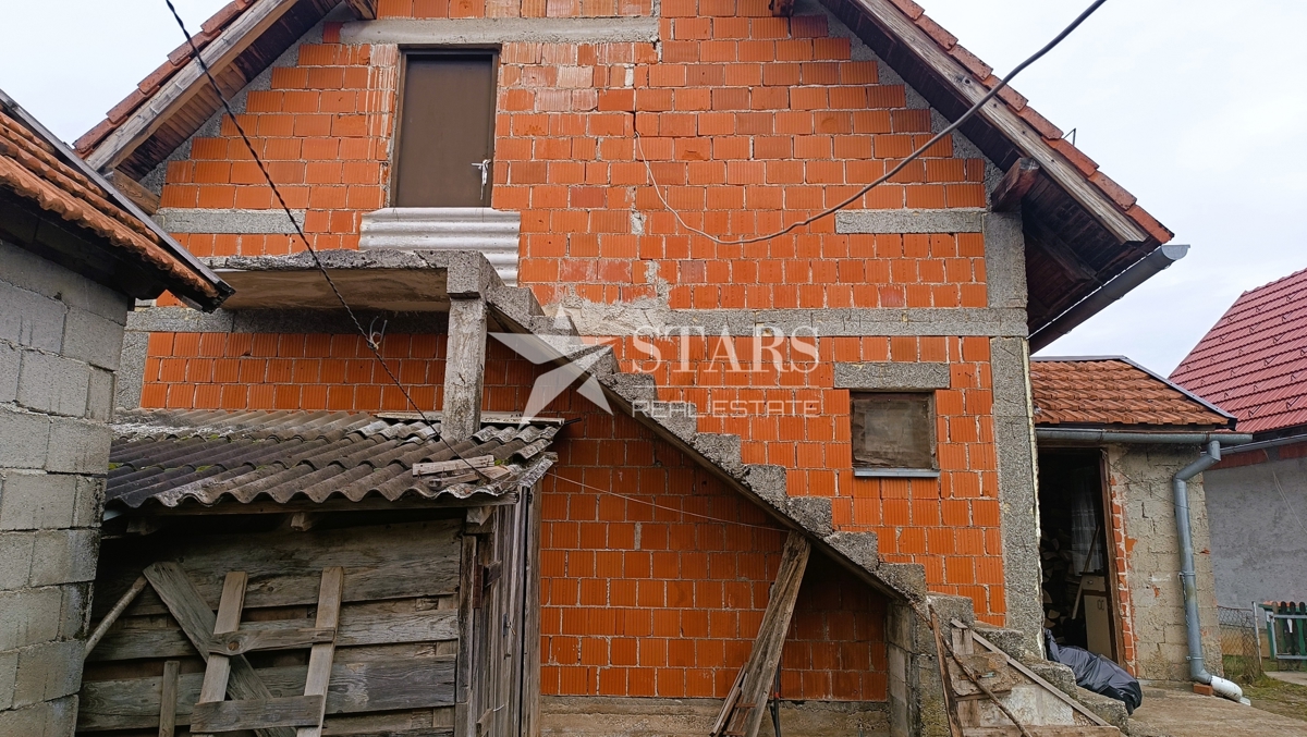 Saborsko - Hiša v centru 75 m2, dom za družino in investicijska priložnost