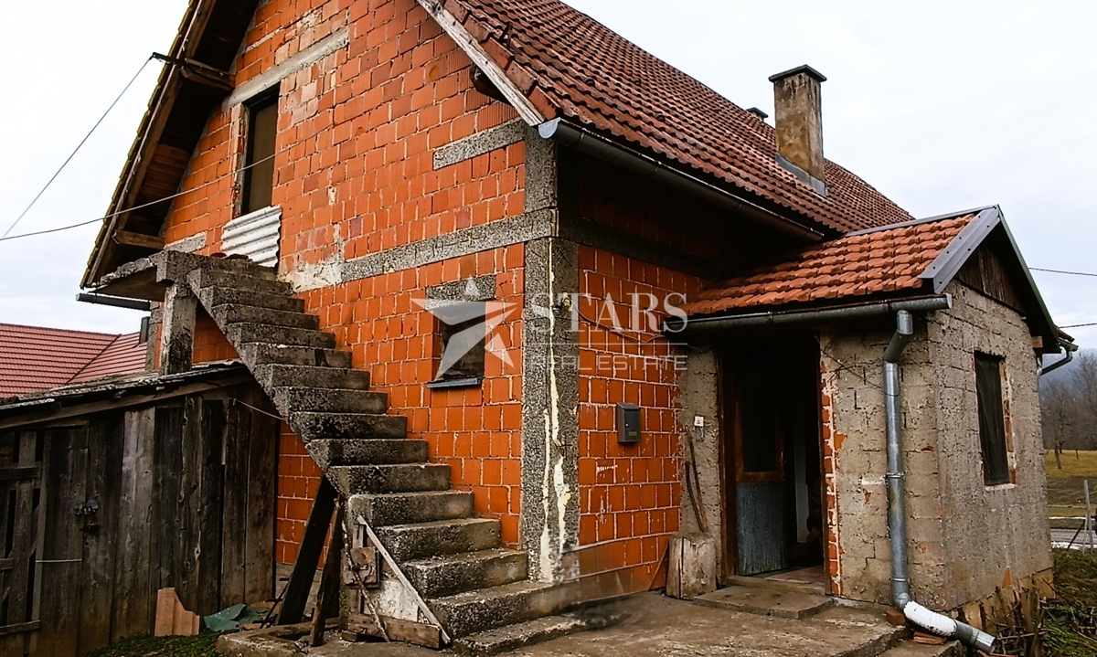 Saborsko - Hiša v centru 75 m2, dom za družino in investicijska priložnost