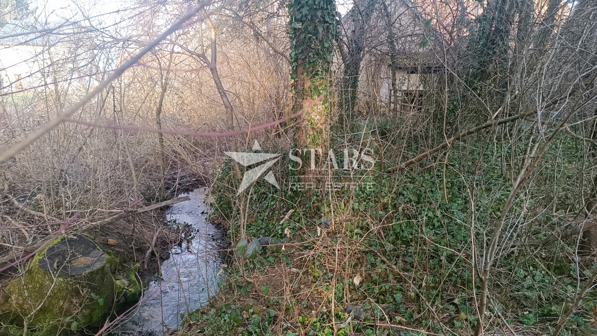 Plaški, Kmečka hiša ob potoku - idealna za družinsko življenje ali počitniško hišo