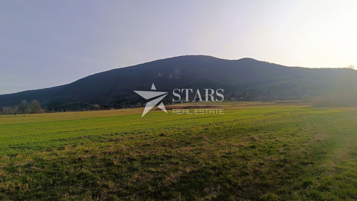 Plaški, Kmečka hiša ob potoku - idealna za družinsko življenje ali počitniško hišo